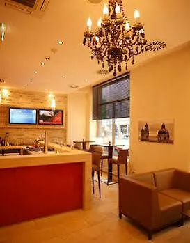 H+ ホテル