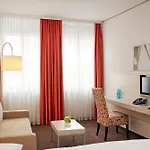 Hotel H+