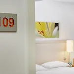 Hotel H+