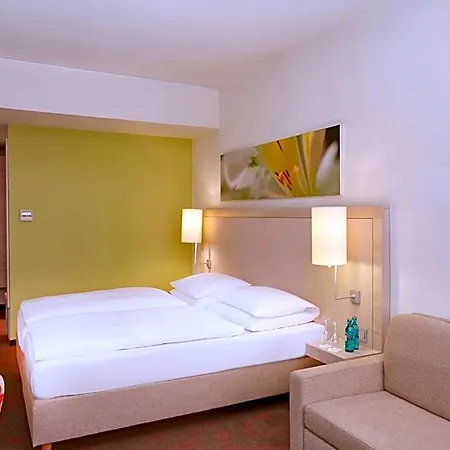 Hotel H+