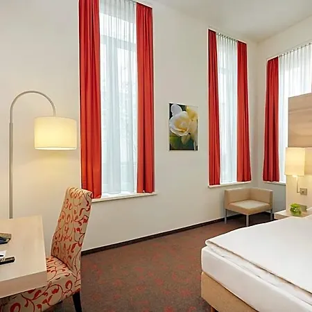 Hotel H+