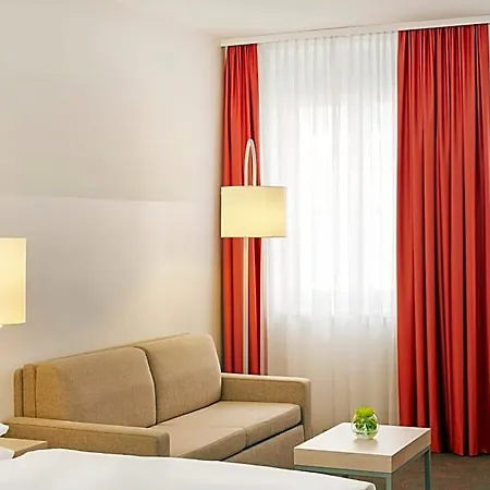 Hotel H+