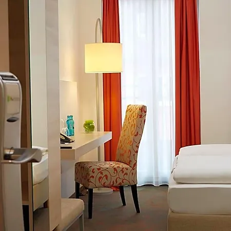 Hotel H+ 4*