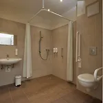 Hotel H+